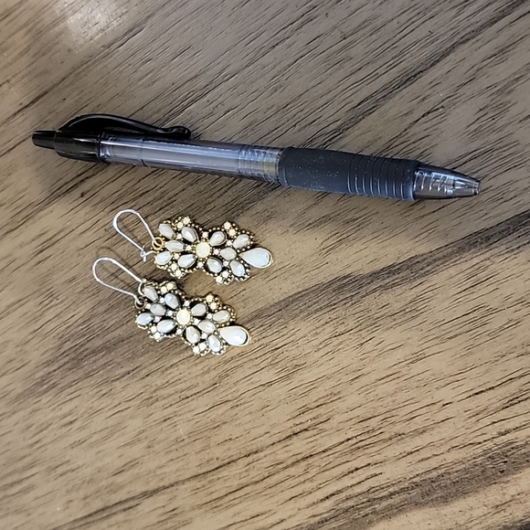 NWOT Plunder Earrings - Picture 3 of 3